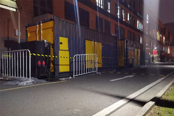 北碚柴油发电机组的输出电压是如何调节的？